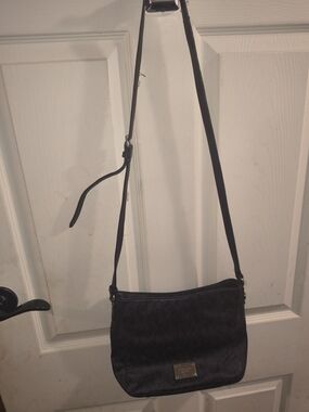 Classic Black Crossbody Bag - Sleek Everyday Carry